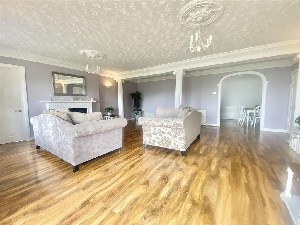 Property photo 2 of 28