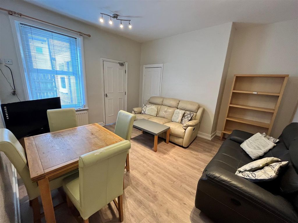 Property photo 1 of 6 5.Jpg