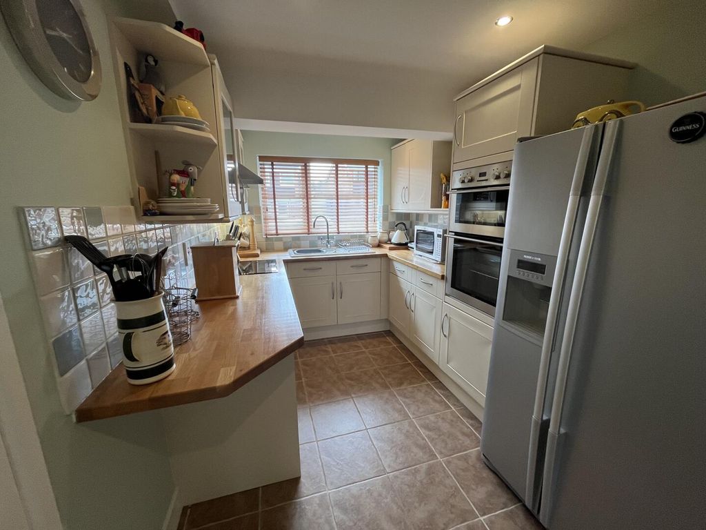 Property photo 3 of 14 Kitchen