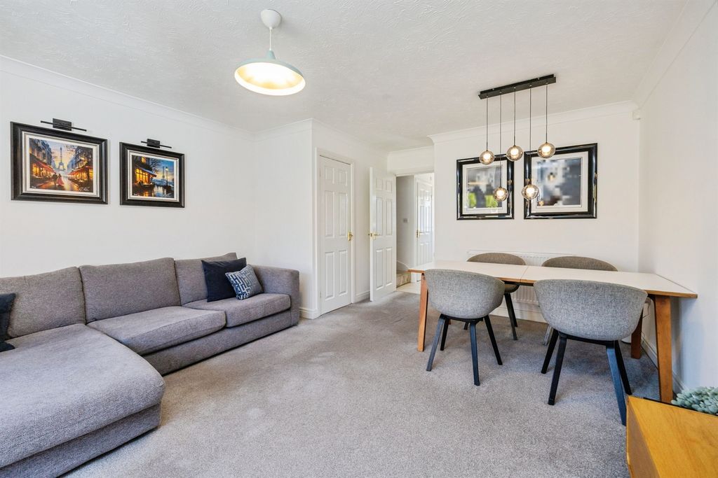 Property photo 3 of 34