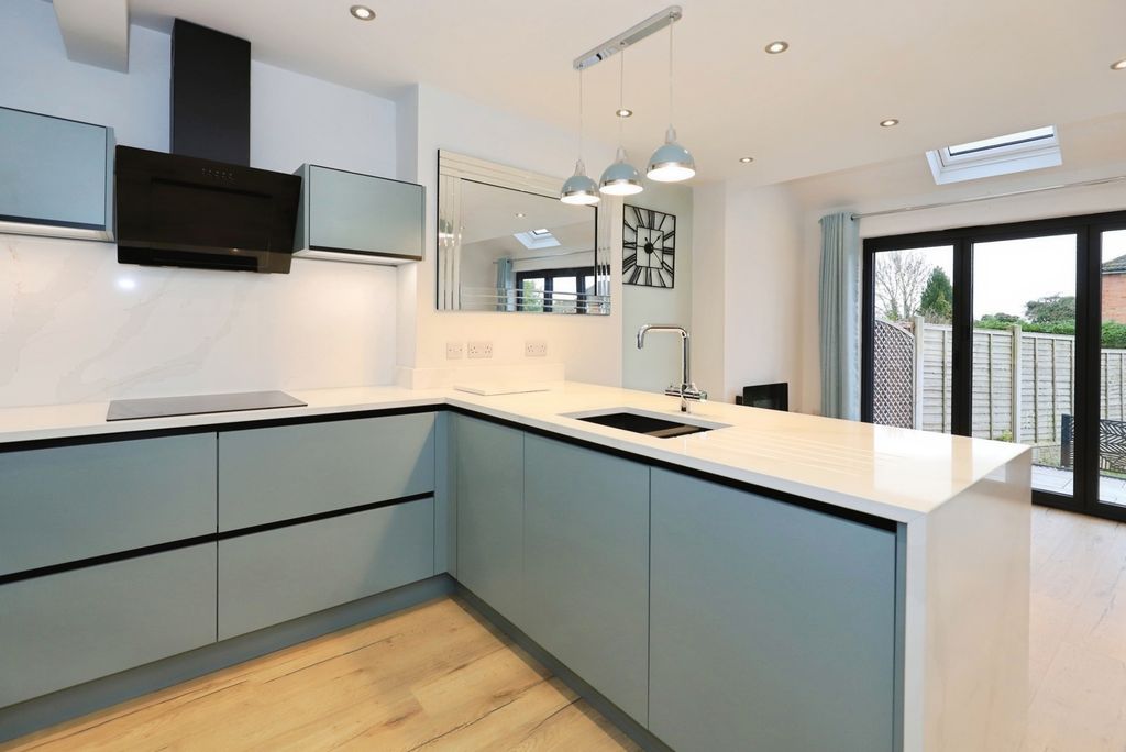 Property photo 3 of 22 Breakfast Kitchen