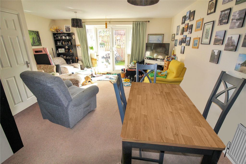Property photo 2 of 19 Picture No. 16