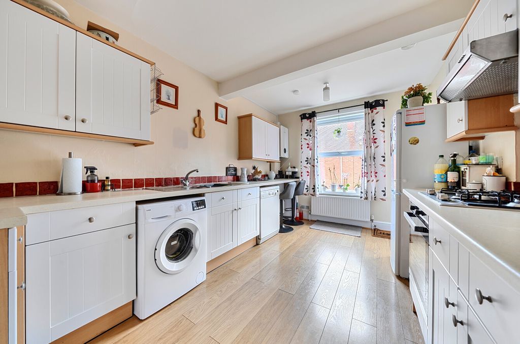 Property photo 3 of 18 Kitchen