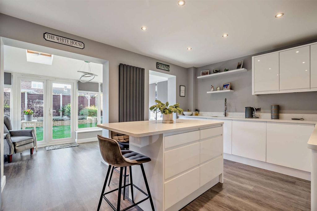 Property photo 1 of 20 8673416-Interior05-800.Jpg