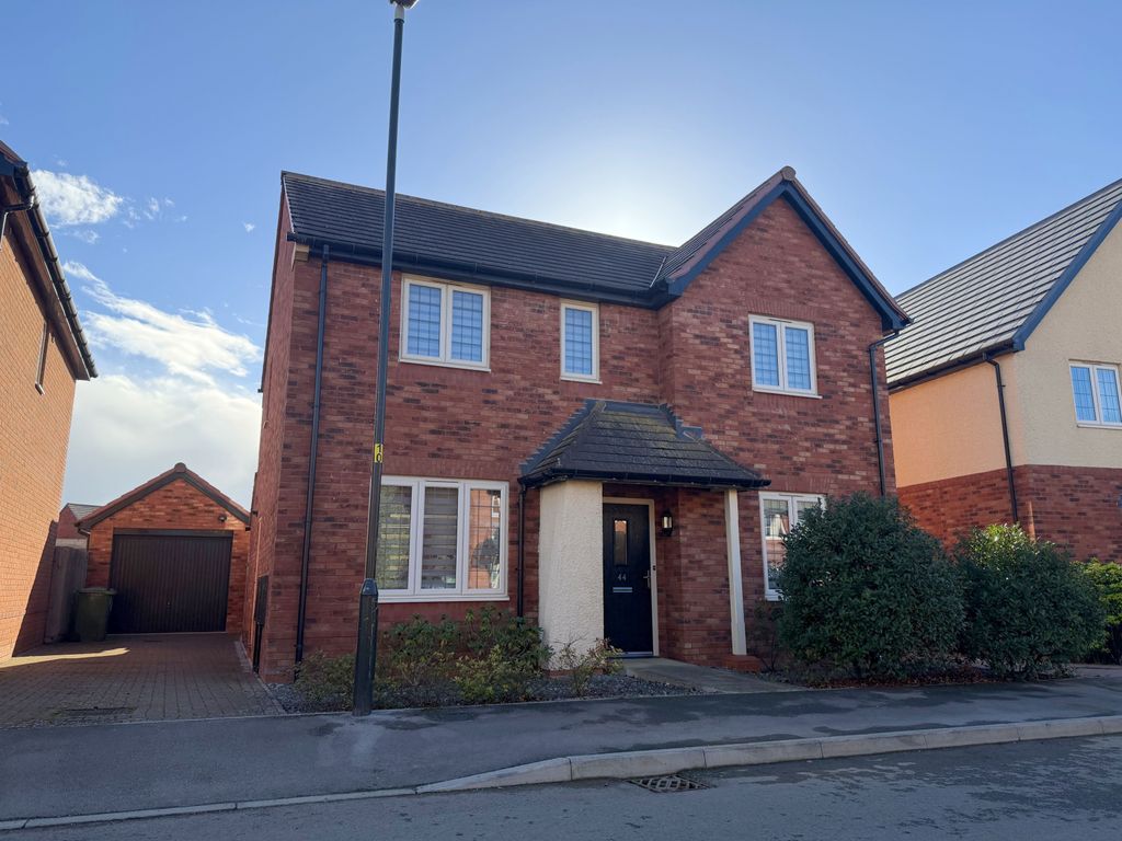 Property photo 1 of 19 4 Bedroom Detached House For Sale