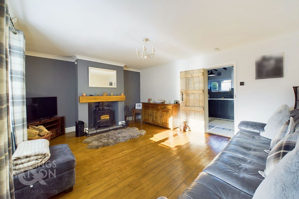 Property photo 2 of 25