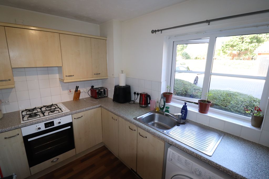 Property photo 3 of 8 Kitchen