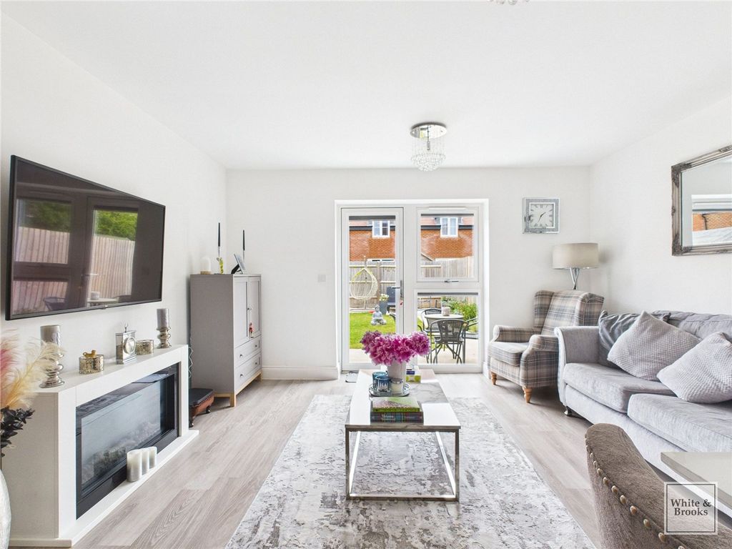 Property photo 2 of 24 Living Room