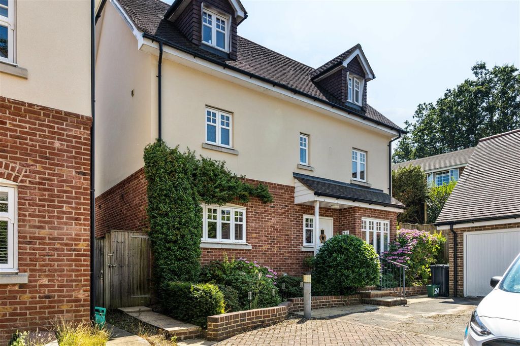 Property photo 1 of 22 24 St Pauls On The Green-37.Jpg