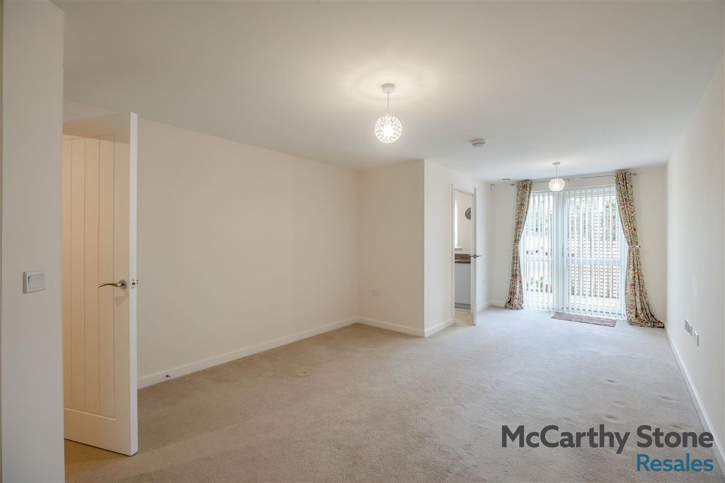 Property photo 3 of 41 8684071-Interior02.Jpg