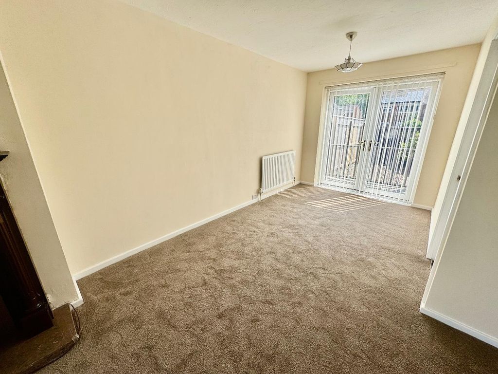 Property photo 3 of 15 Dining Area