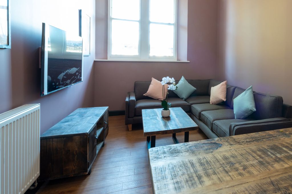 Property photo 2 of 18 Photo 1