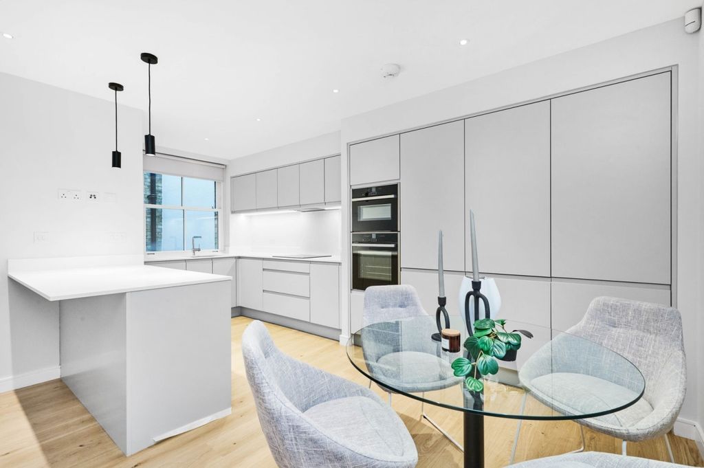 Property photo 2 of 9 03 Flat 7, 50 Wey...