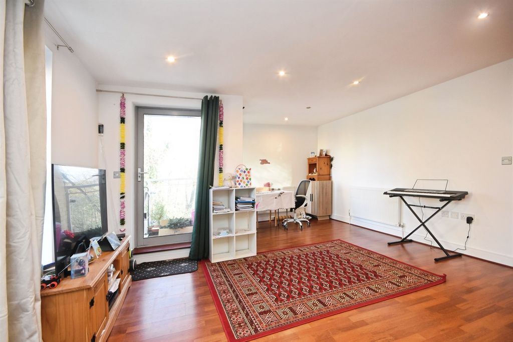 Property photo 3 of 13