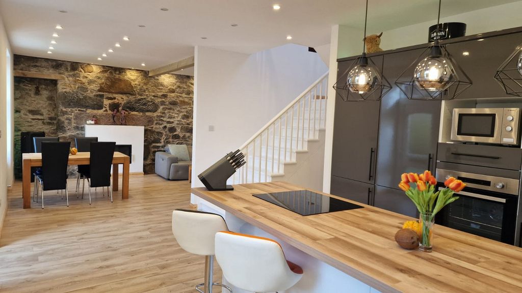 Property photo 1 of 25