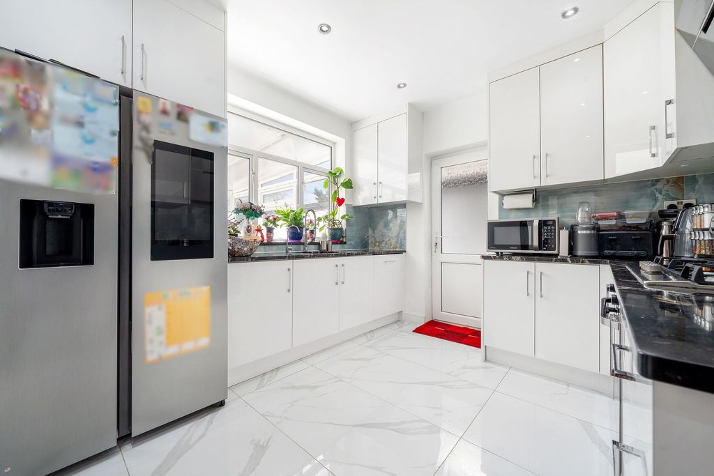 Property photo 3 of 13 Kitchen