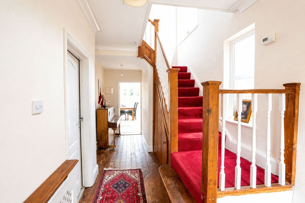 Property photo 2 of 16 Hallway