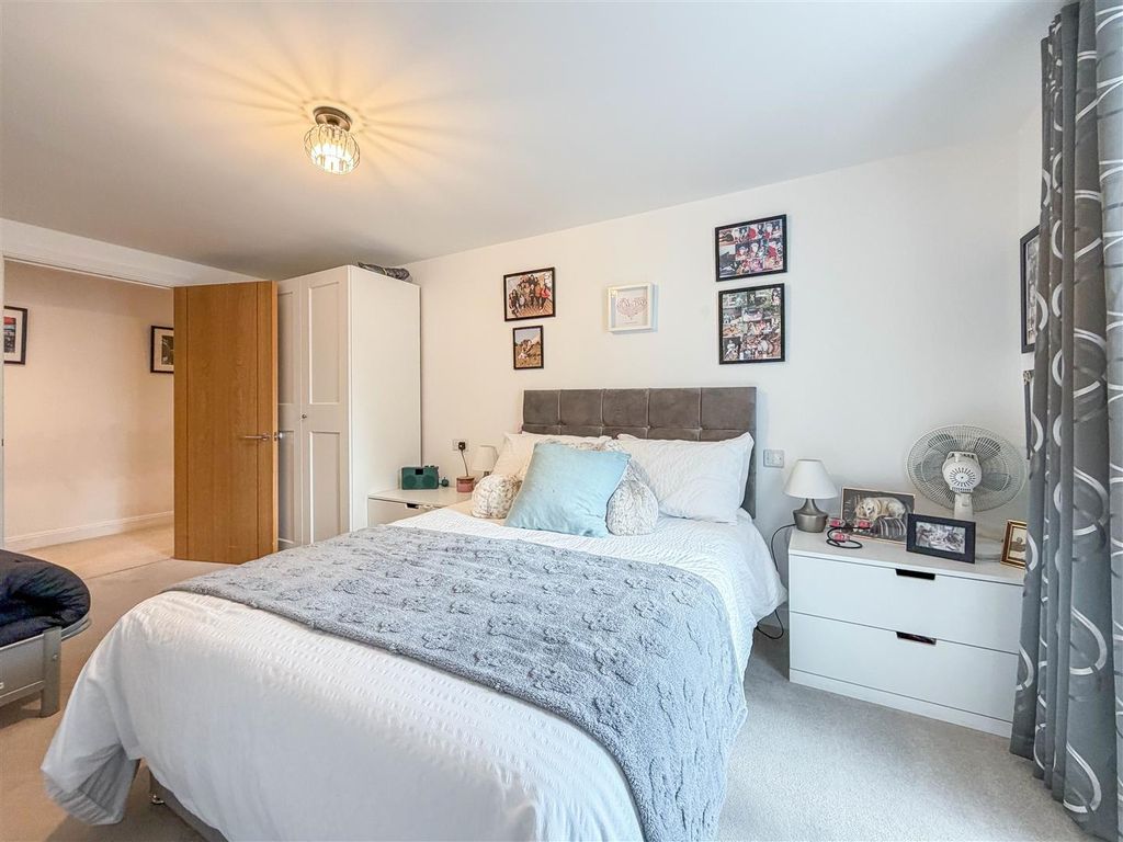 Additional image 13 of 2 bed flat for salePegs Lane, Hertford SG13