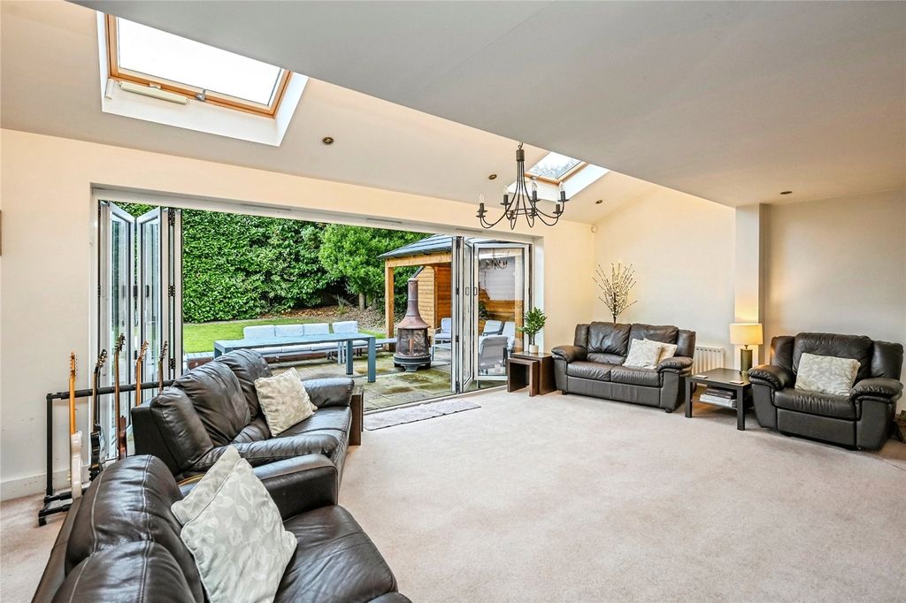 Property photo 3 of 22 Picture No. 23