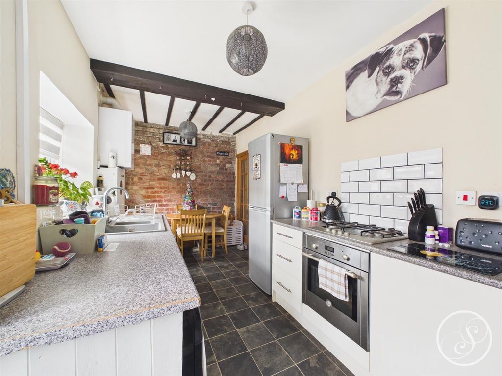 Property photo 3 of 21 Kitchen