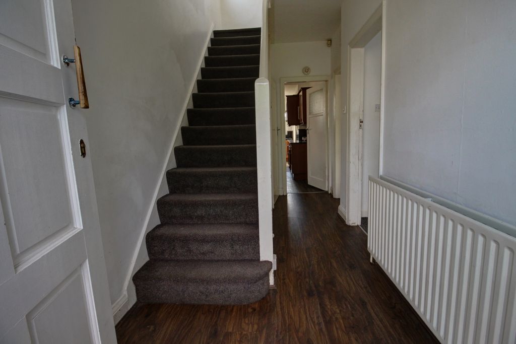 Property photo 3 of 17 Entrance Hall