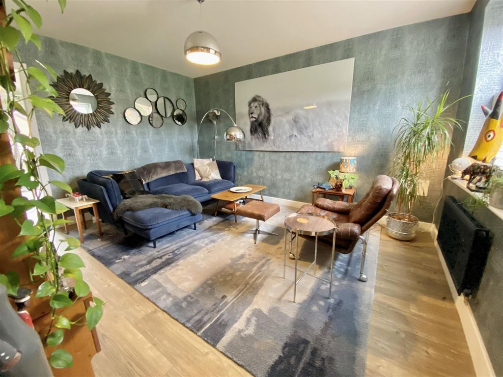 Property photo 2 of 10 Living Room