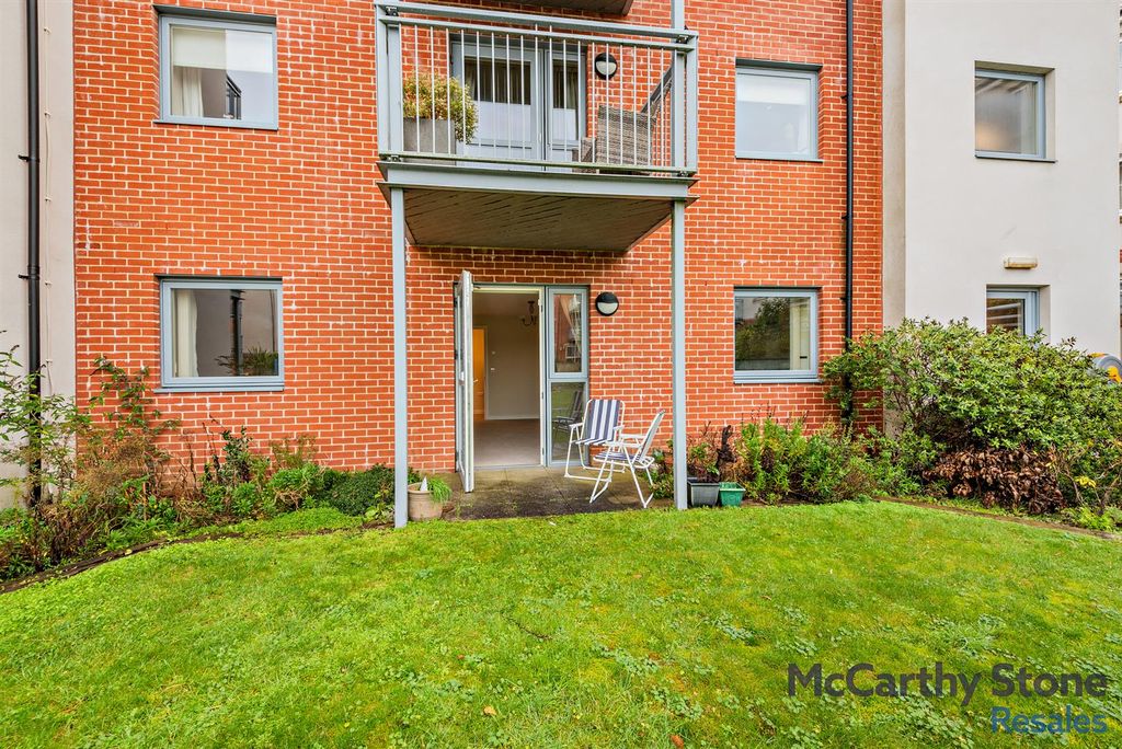 Property photo 1 of 30 8673968-Exterior02-800.Jpg