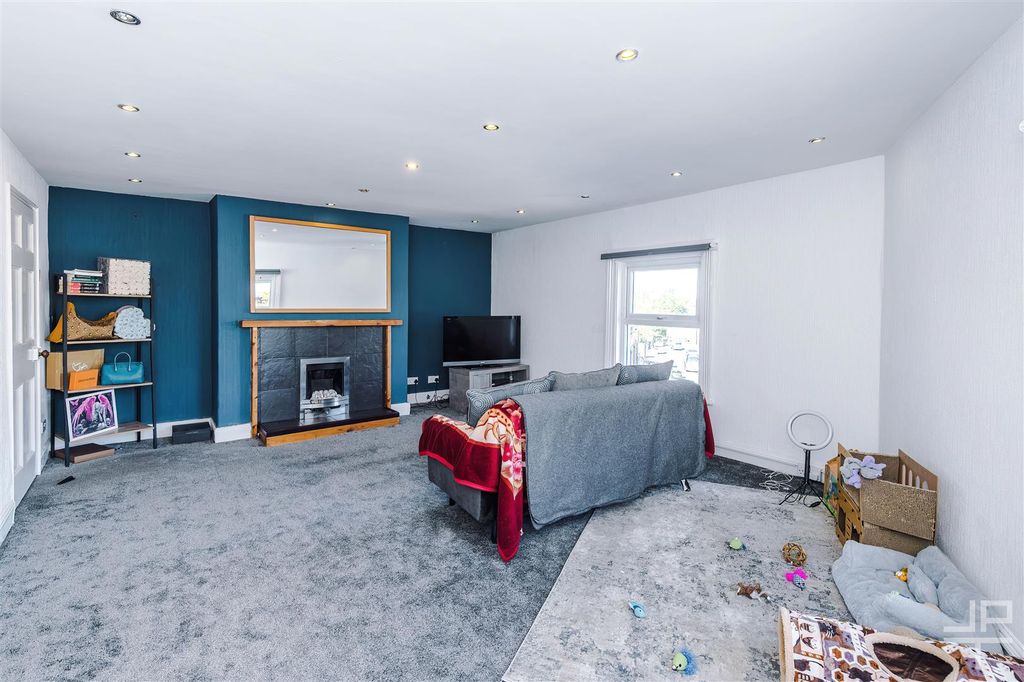Property photo 2 of 26 10Castlestreet-Jpt-16.Jpg