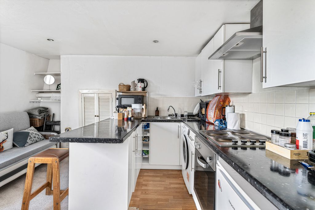 Property photo 1 of 12 Reception/Kitchen