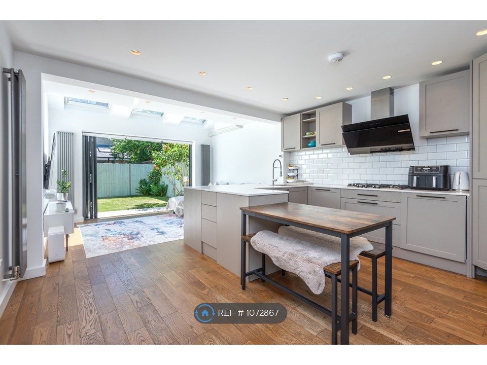 Property photo 3 of 16 Kitchen And Lounge