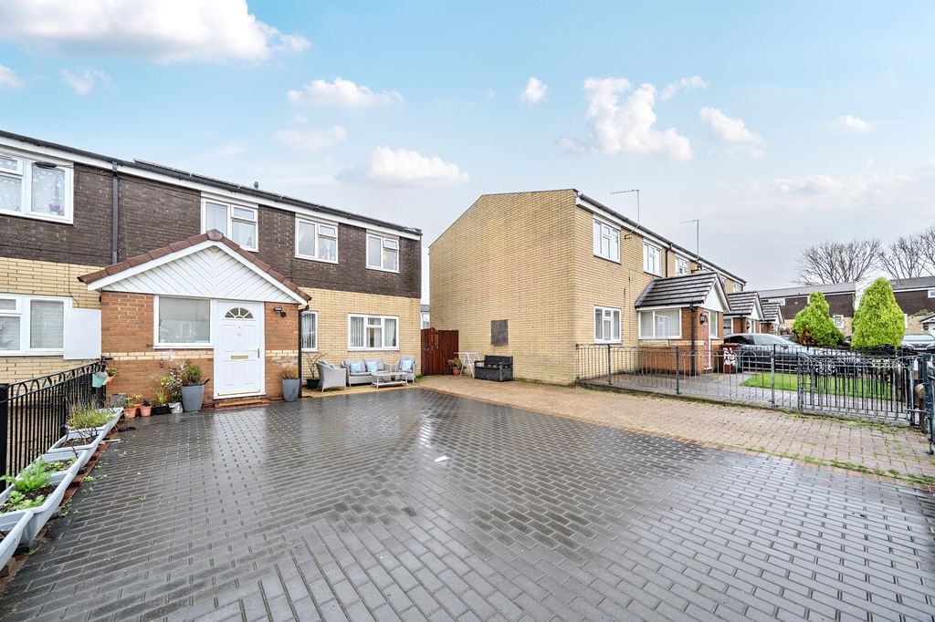 Property photo 2 of 20