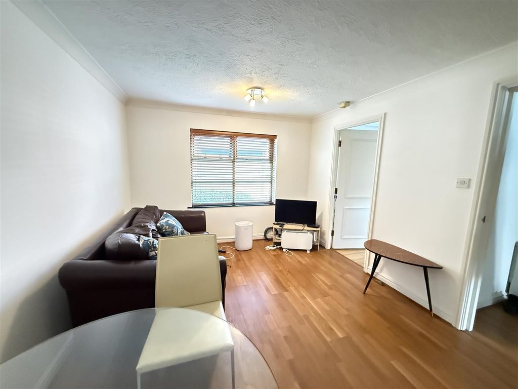 Property photo 3 of 9