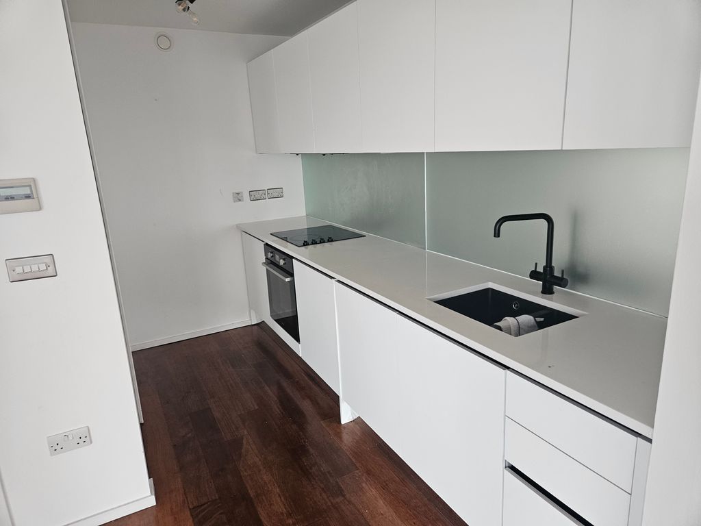 Property photo 2 of 9 Kitchen