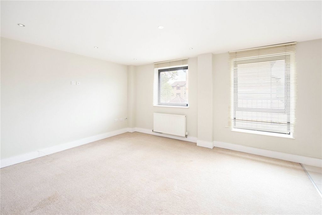 Property photo 3 of 20 Living Room