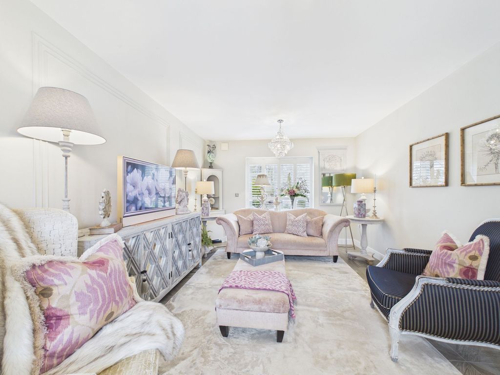 Property photo 2 of 32