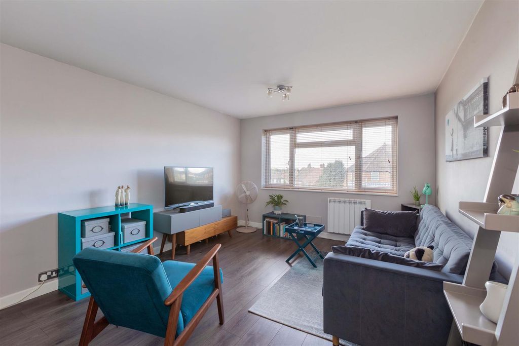 Property photo 2 of 15 46 Boarlands Close-13.Jpg