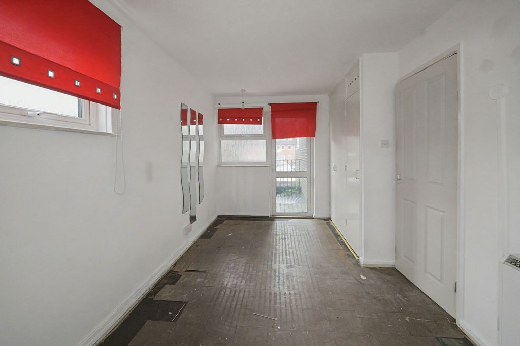 Property photo 2 of 12 Flat 80 Monks Way, Southampton, So18 2Lp