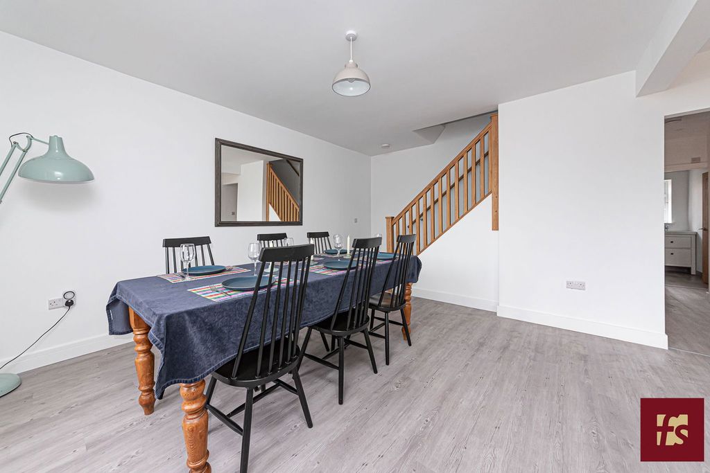 Property photo 3 of 36