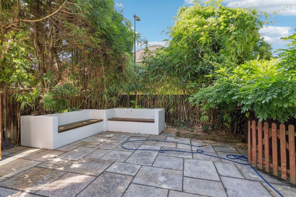 Additional image 4 of 2 bed maisonette for saleWest End Avenue, Pinner, Middlesex HA5