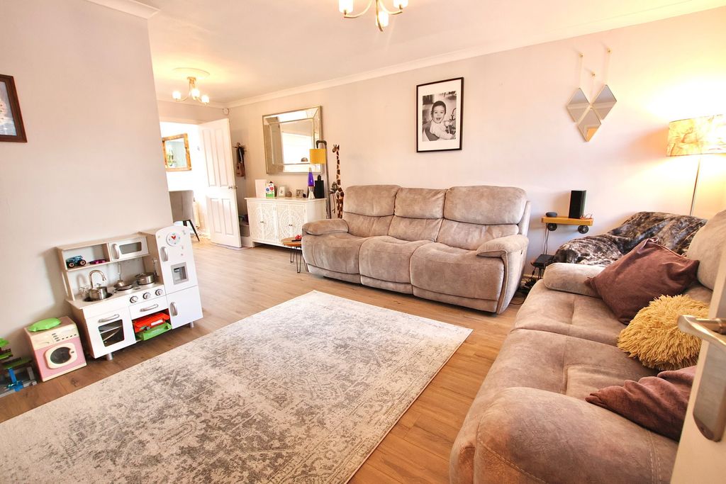 Property photo 2 of 26
