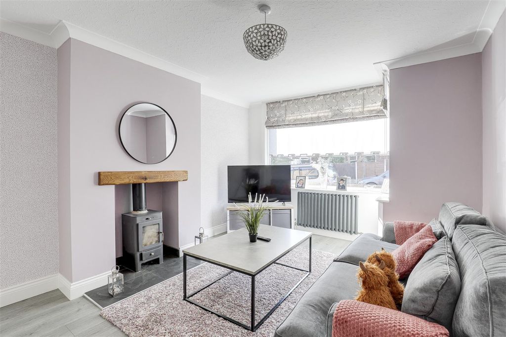 Property photo 2 of 20 4615.Jpg