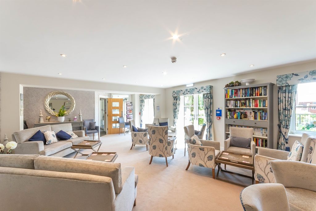 Property photo 2 of 14