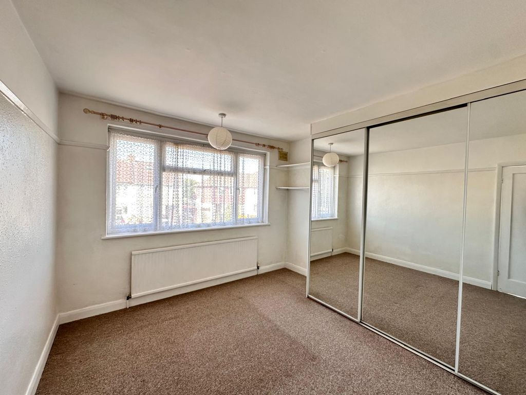 Property photo 2 of 14 Napier Close (4)