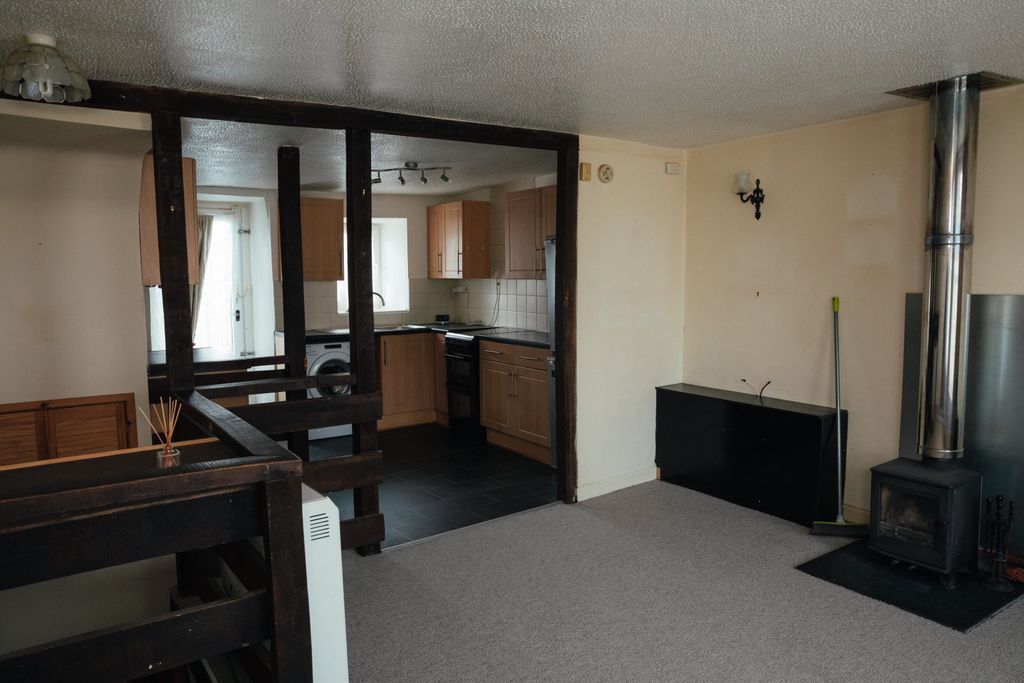 Property photo 3 of 23