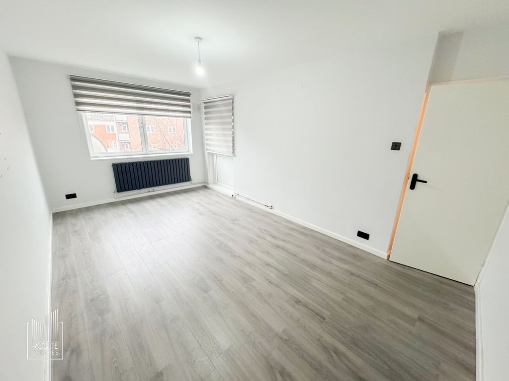 Property photo 3 of 12 Photo 6