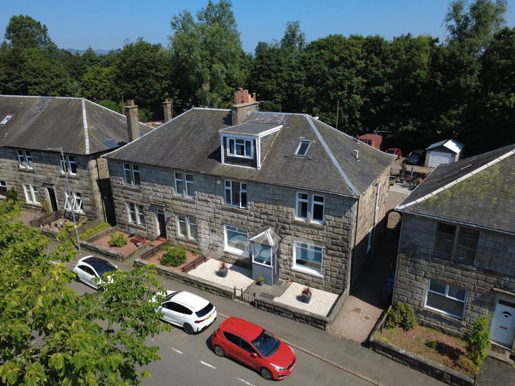 Property photo 1 of 22 Main Road, Glengarnock External