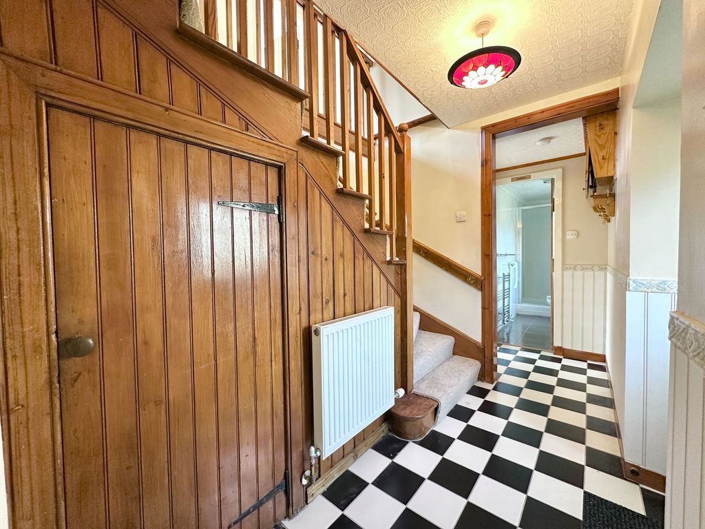 Property photo 2 of 31