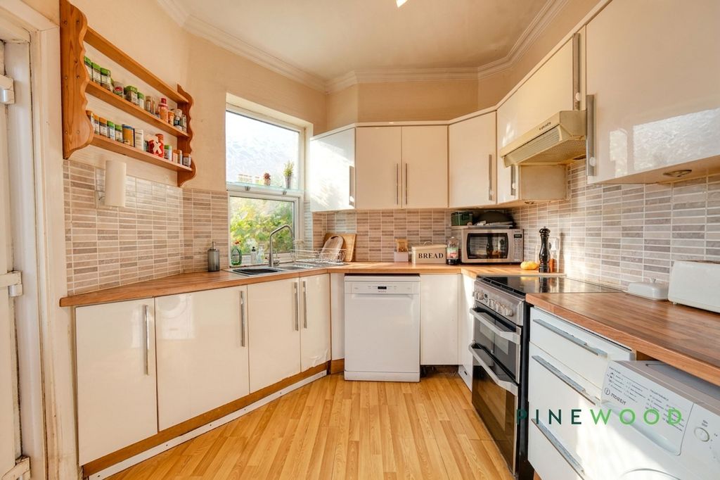 Property photo 3 of 16 Kitchen / Dining Room