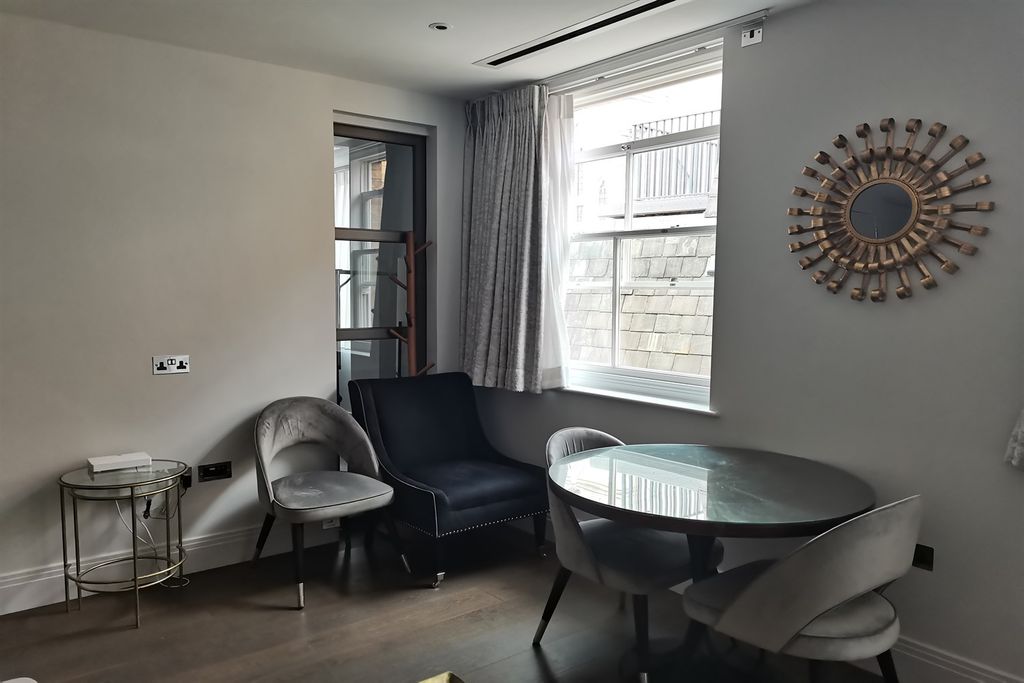 Property photo 3 of 8 Dining Area