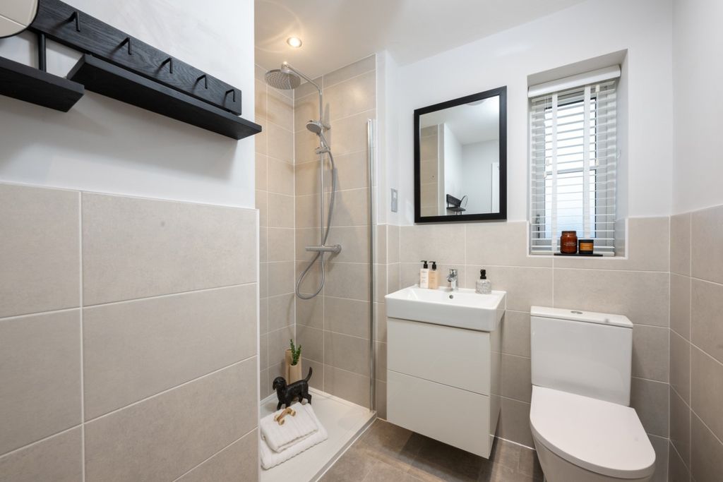 Property photo 3 of 9 5157353